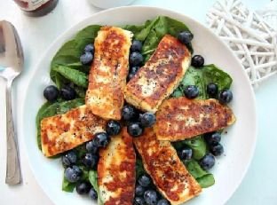 Halloumi, Blueberry & Spinach Salad