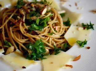 Mediterranean-inspired Tuna Almond Whole-wheat Spaghetti