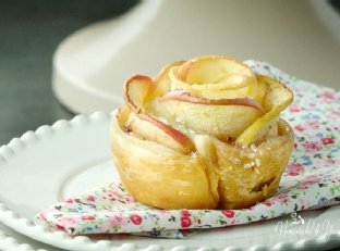 Apple Rose Puff Dessert