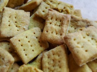 Curry Crackers