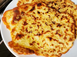 Simple Garlic Butter Naan