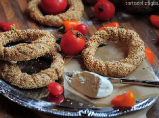 Simit (Turkish Circular Bread)