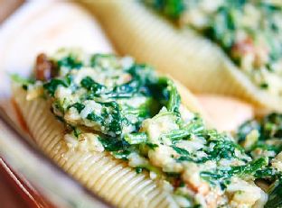 Cheesy Spinach Stuffed Shells