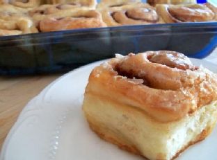 Cinnamon Buns With Maple Glaze