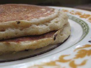 Cinnamon Chocolate-Chip Banana Pancakes