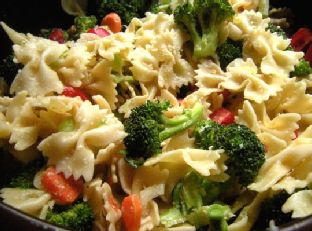 Farfalle With Broccoli, Carrots and Tomatoes