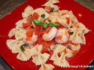 Farfalle with Shrimps, Tomatoes Basil Sauce