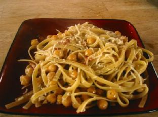 Linguine With Chick Peas and Bacon