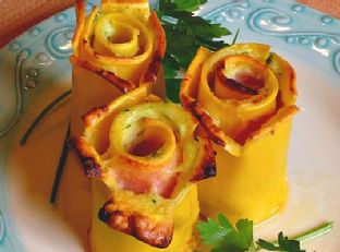 Pasta Roses With Zucchini and Ham