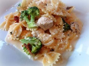 Pasta With Chicken and Broccoli