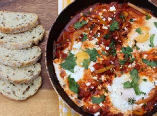 Poached eggs in tomatoes