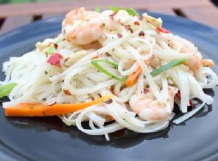 Rice noodle salad with sesame oil dressing