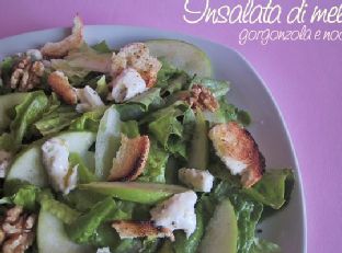 Salad With Apples, Gorgonzola and Walnuts