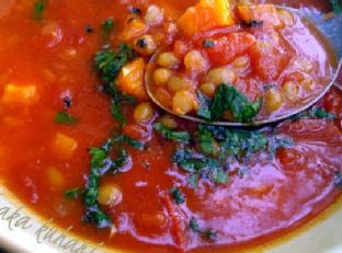 Tomato and lentil soup