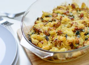 Pasta casserole with zucchini and chicken